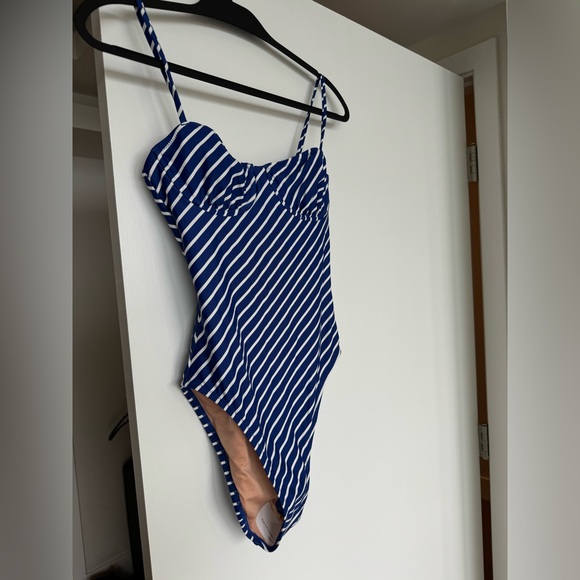 Jcrew Balconette underwire one-piece swimsuit in stripe - Picture 4 of 7